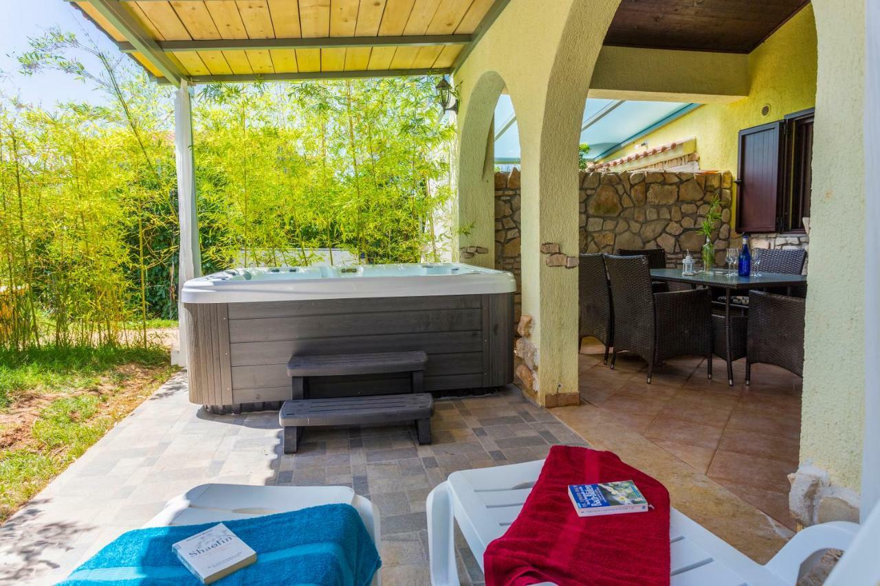 Lee House, Wi-Fi,Free Parking, Hot Tube Vila Peroj Exterior foto