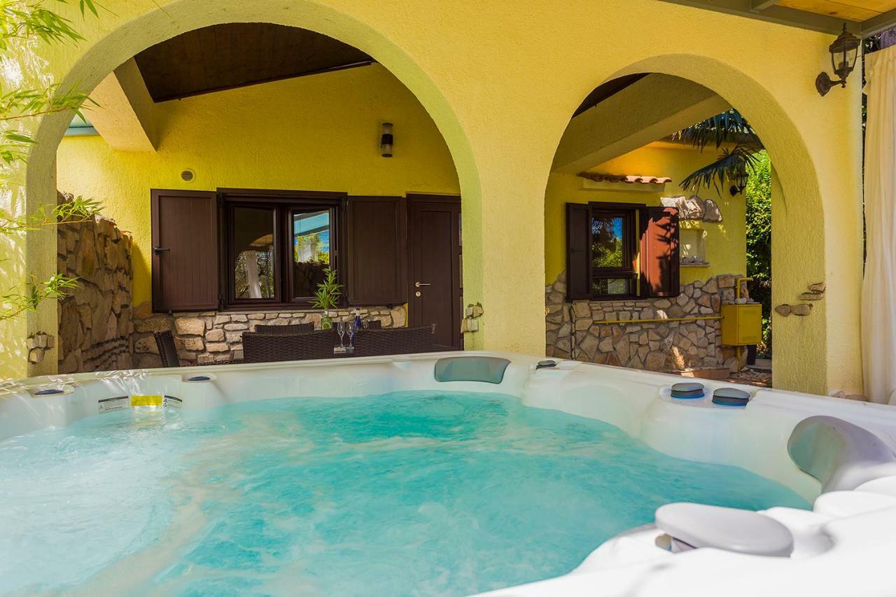 Lee House, Wi-Fi,Free Parking, Hot Tube Vila Peroj Exterior foto